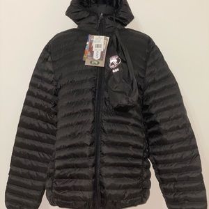 NWT Men’s black packable jacket